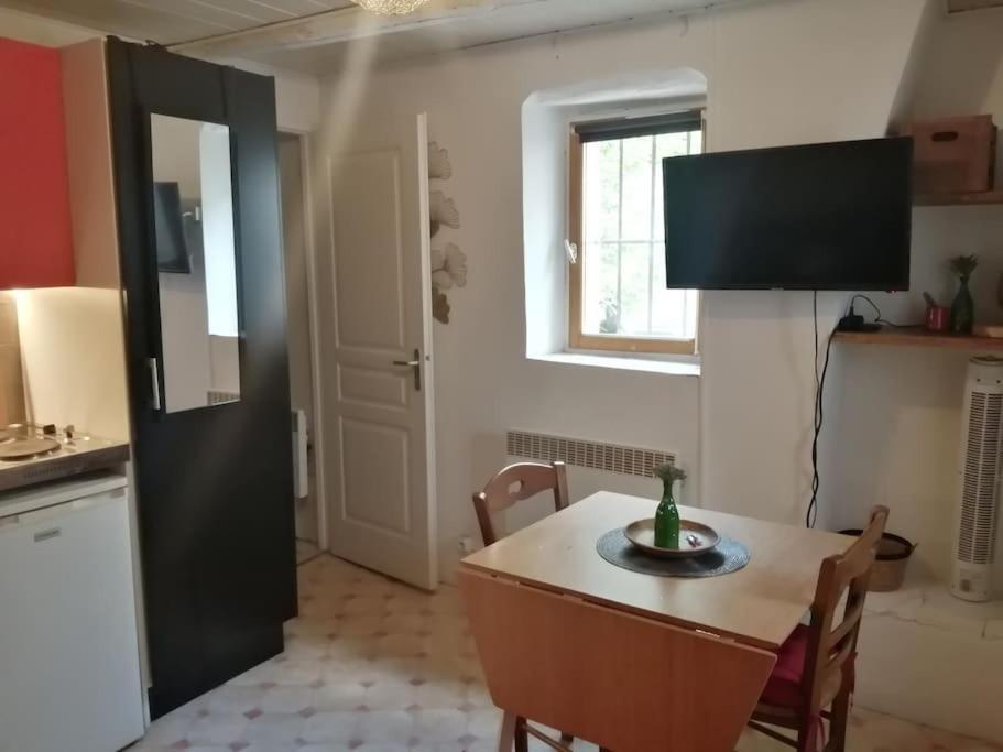 Petit Studio Au Coeur D'Uzes Apartamento Exterior foto